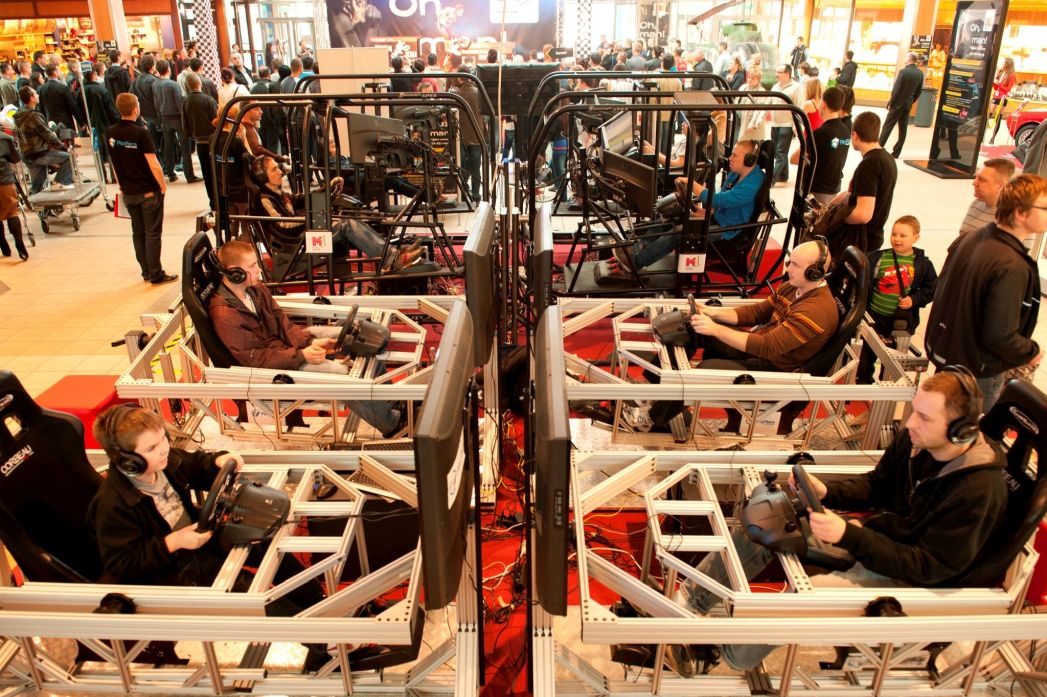 Najlepsze atrakcje na eventy, wynajem symulatorów takich jak symulator samochodu