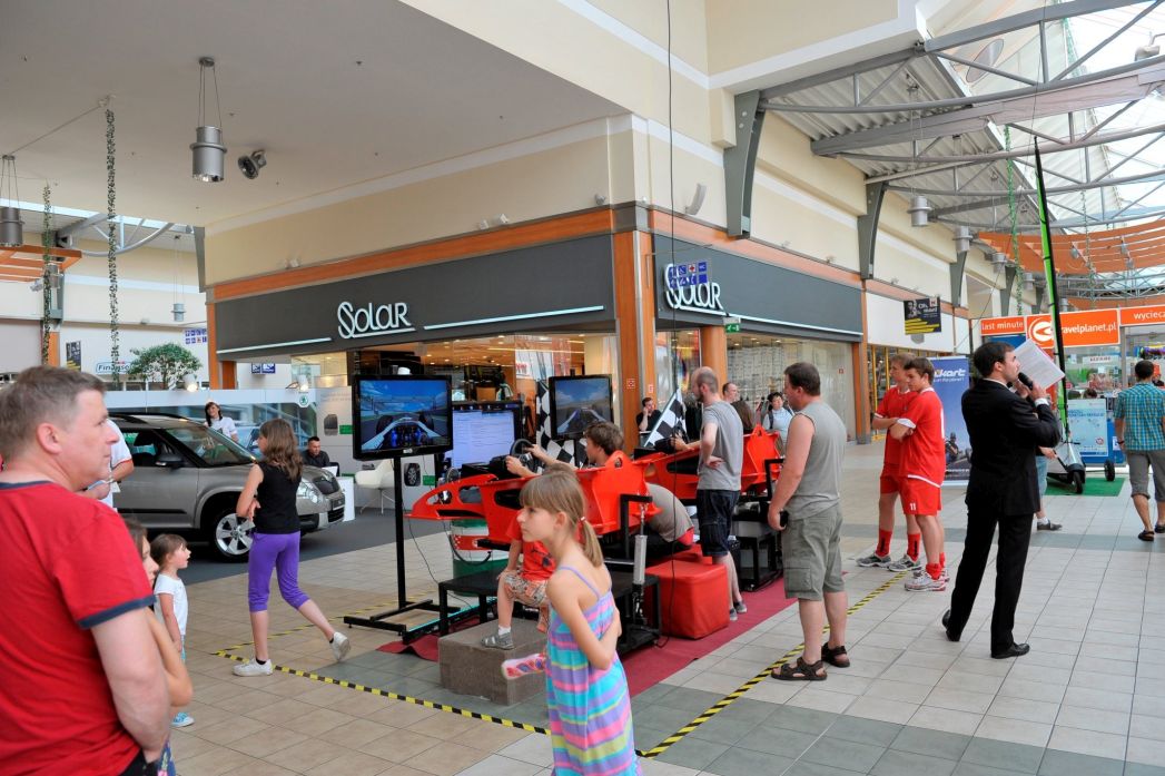 Najlepsze atrakcje na eventy, wynajem symulatorów takich jak symulator samochodu